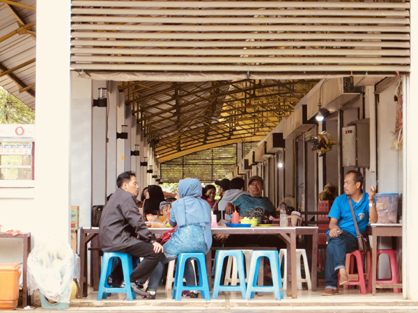 Lunch at the Ragunan Zoo in Jakarta, Indonesia